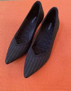 【週末セール！】VIVAIA ヴィヴァイア フラットパンプス 黒 2025年最新】Vaivia パンプスの人気アイテム - メルカリ