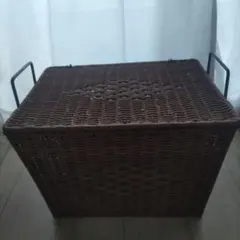 ブラウン アイアン取っ手　蓋付き 籐　バスケット