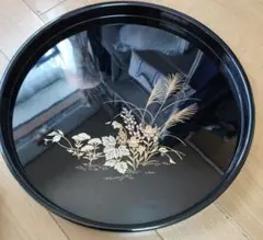 おぼん　丸盆 漆器風 草花模様 黒地