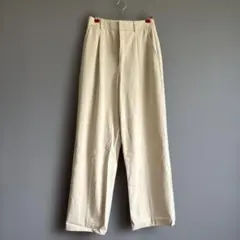 ユニクロ　ベージュ プリーツ入り スラックス　S