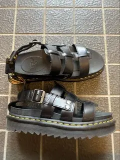 Dr. Martens バックル付きローファー ブラック/カウ柄 - メルカリ