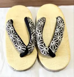 【中古品】キッズ用草履 黒白花柄デザイン