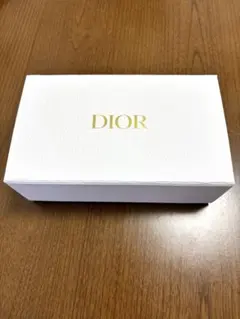 Dior ギフトボックス 中型 ホワイト