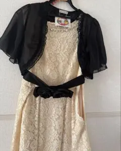 レースとシフォンのパーティードレス