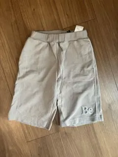 グレー ハーフパンツ 刺繍ロゴ付き