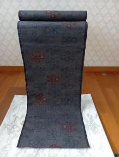 未使用品■グレー地　韓国産　紬　赤、ブルー花模様　反物　126