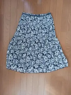 花柄フレアスカート 黒と白 ウエスト総ゴム 裏地付き