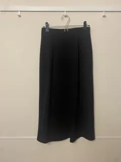 ユニクロ 黒 タイトスカート スリット入り
