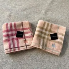 バーバリー　タオルハンカチ　チェック　ホース　刺繍　2枚　ピンク系　色違いのサムネイル