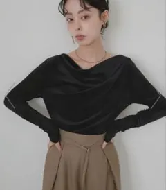 LIAN ドレープベロアプルオーバー