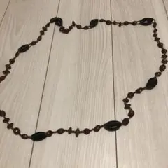 ブラウンとブラックのネックレス