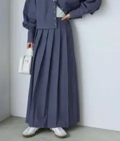 プリーツロングスカート