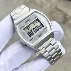 カシオ　デジタル腕時計　新品　海外輸入品　レトロデザイン　シルバーモデル