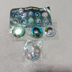 鬼滅の刃のバッチとキーホルダー