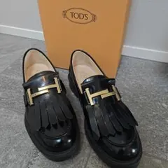 ホリデーセール　TOD'S フリンジ ローファー ブラックのサムネイル