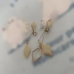 ひし形アシメイヤリング スリーコインズ