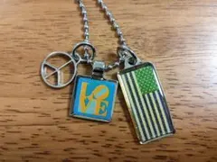 グッゲンハイム美術館　アメリカ国旗とLOVEと平和のシンボル ネックレス