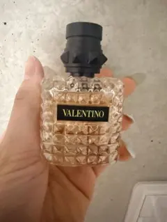VALENTINO DONNA BORN IN ROMA 30ml 香水 - メルカリ
