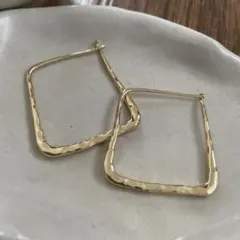 ゴールド、スクエアピアス