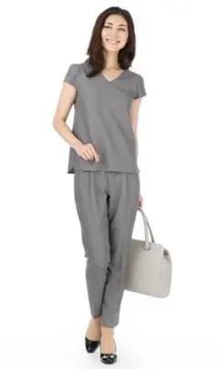 ウォッシャブル　スーツ　半袖　Ｖネック　グレー
