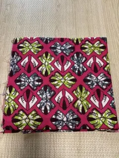 アフリカ布 チテンジパーニュ リボン模様の綿生地（ピンク・緑）