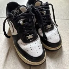NIKE AIR FORCE 1 ブラック ホワイト スニーカー