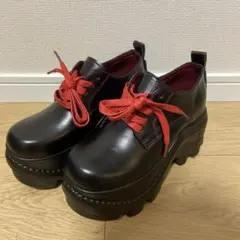 厚底プラットフォームシューズ 黒 赤靴ひも