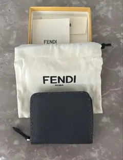 FENDI セレリア 二つ折り財布 グレーのサムネイル