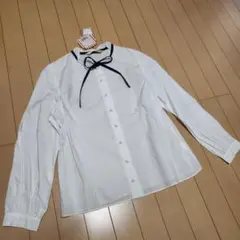 Dot and stripes リボンボウタイブラウス　コットンシャツ　新品のサムネイル