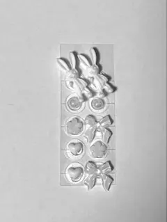 耳つぼジュエリー　金属アレルギー完全対応　白いうさぎ