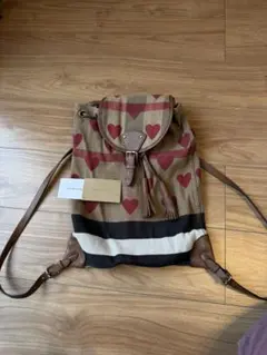 バーバリー　ハート柄キャンバスバックパック