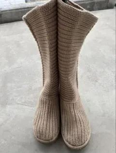 【UGG】ニット素材のベージュロングブーツのサムネイル