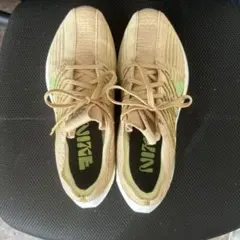 Nike ランニングシューズ ベージュ