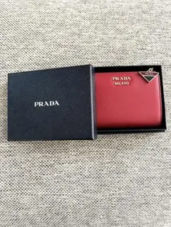 PRADAコンパクトウォレット2つ折り財布ロゴチャーム サフィアーノレザ－プラダのサムネイル
