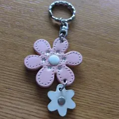 COACH コーチ キーホルダー キーリング てんとう虫 蝶々 花 - メルカリ