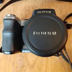 FUJIFILM FinePix S8100fd デジタルカメラ 本体のサムネイル