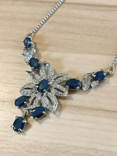 【新品】 天然サファイヤ８石　上品華やかデザイン ネックレス