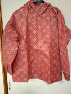 オレンジ色のチェック柄 フード付き農作業用ナイロンヤッケ。