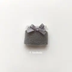 ミニチュアドール服　ハンドメイド　赤ちゃんロンパース　リボン　グレー