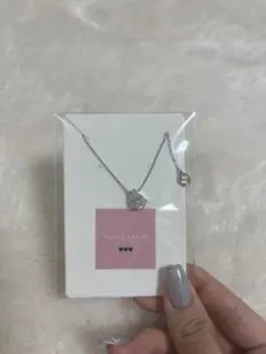 Sassy Angel しずく型ネックレス