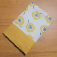 ★ブックカバー★北欧風　イエロー花柄