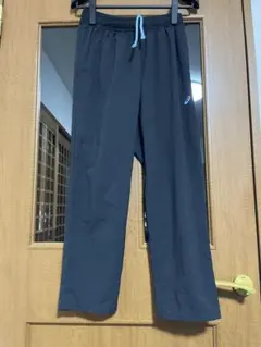 未使用に近い　美品　アシックス　トレーニングパンツ　Lサイズ