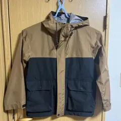 GU ブラックとブラウンのマウンテンパーカー