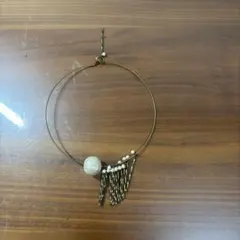 フープ型チョーカー ビーズ装飾付き