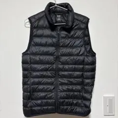 美品　UNIQLOユニクロ　ウルトラライトブラウンベスト　ブラック　Sサイズ