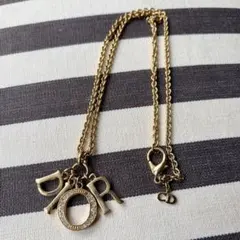 Christian Dior ロゴネックレス
