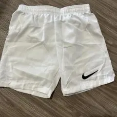 Nike ホワイト ショートパンツ 120-130cm