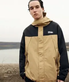 ベージュ マウンテンパーカー