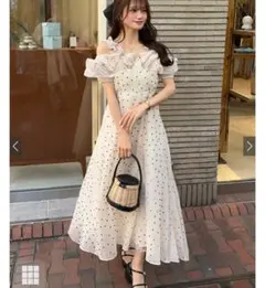 新品タグ付き ドット柄フリルオフショルダーフレアロングワンピース