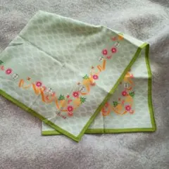 ♣　１１　セリーヌ　　ハンカチ　　大判　　50㎝　　スカーフ　　フルーツ　★